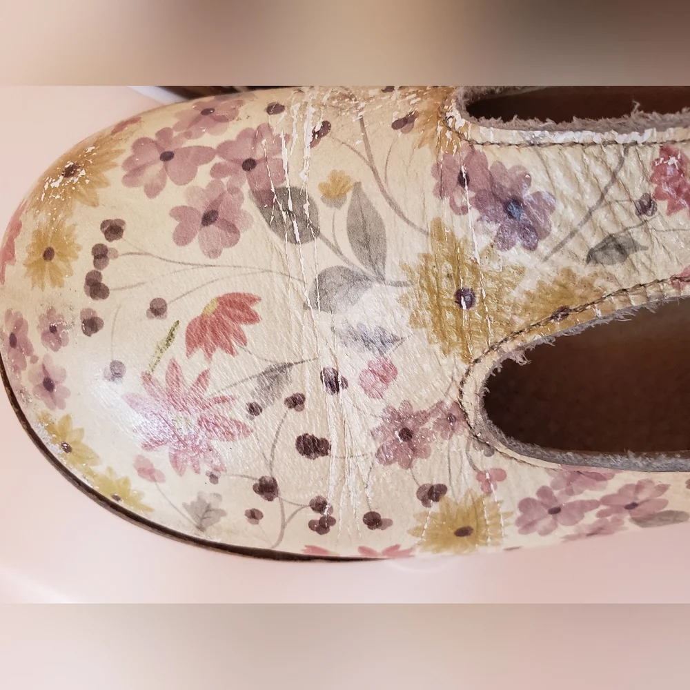 T-straps - Picture 3 of 10